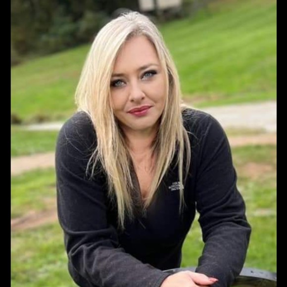 Meet your Posher, Michelle - Picture 1 of 1